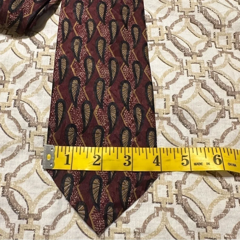 Robert Talbott Best of Class Tie Hand Sewn Silk Hand Painted in Italy 56” x 4”